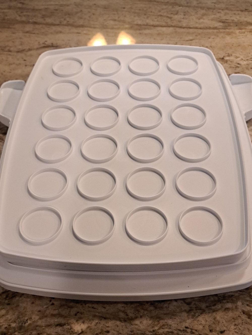 Wilton Ultimate 3-in-1 Cupcake Muffin Cake Caddy White Holder Hard Plastic - Picture 4 of 6